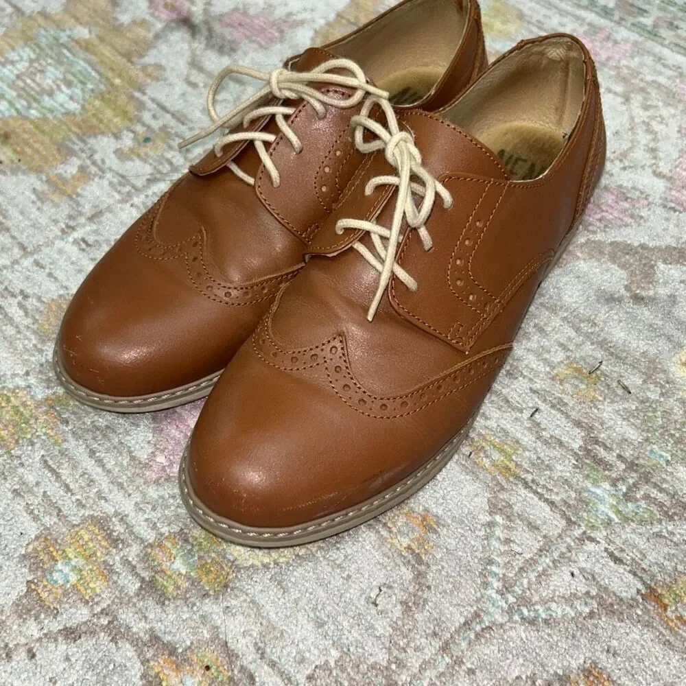 Nens made in Spain brown wingtip dress shoes sz38